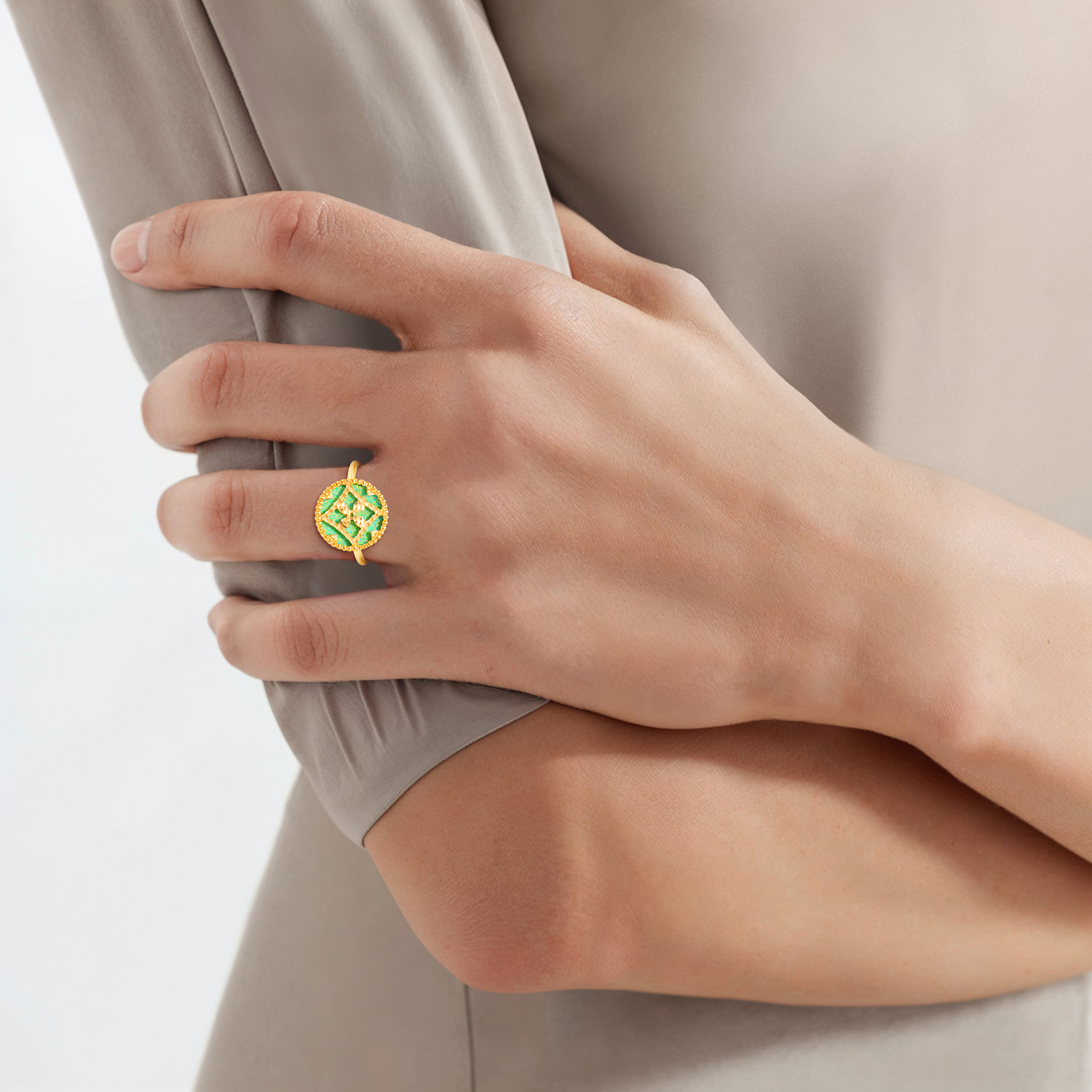 Versailles Single Motif Green Mother Of Pearl In 18K Yellow Gold