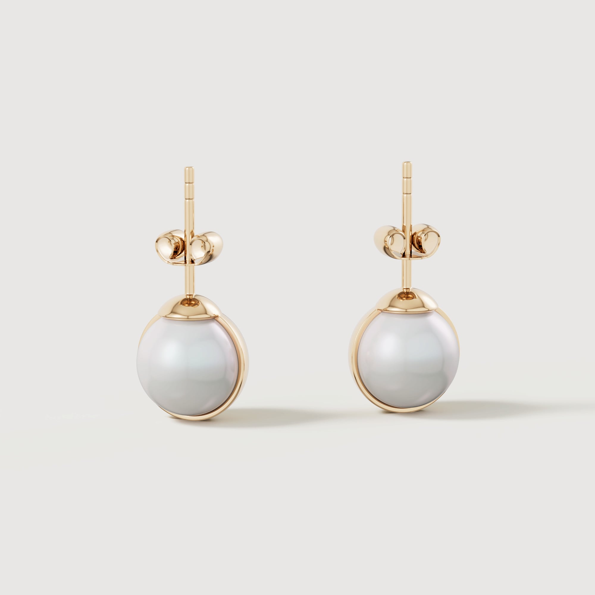 Glow Pearl Earring in 18K Yellow Gold
