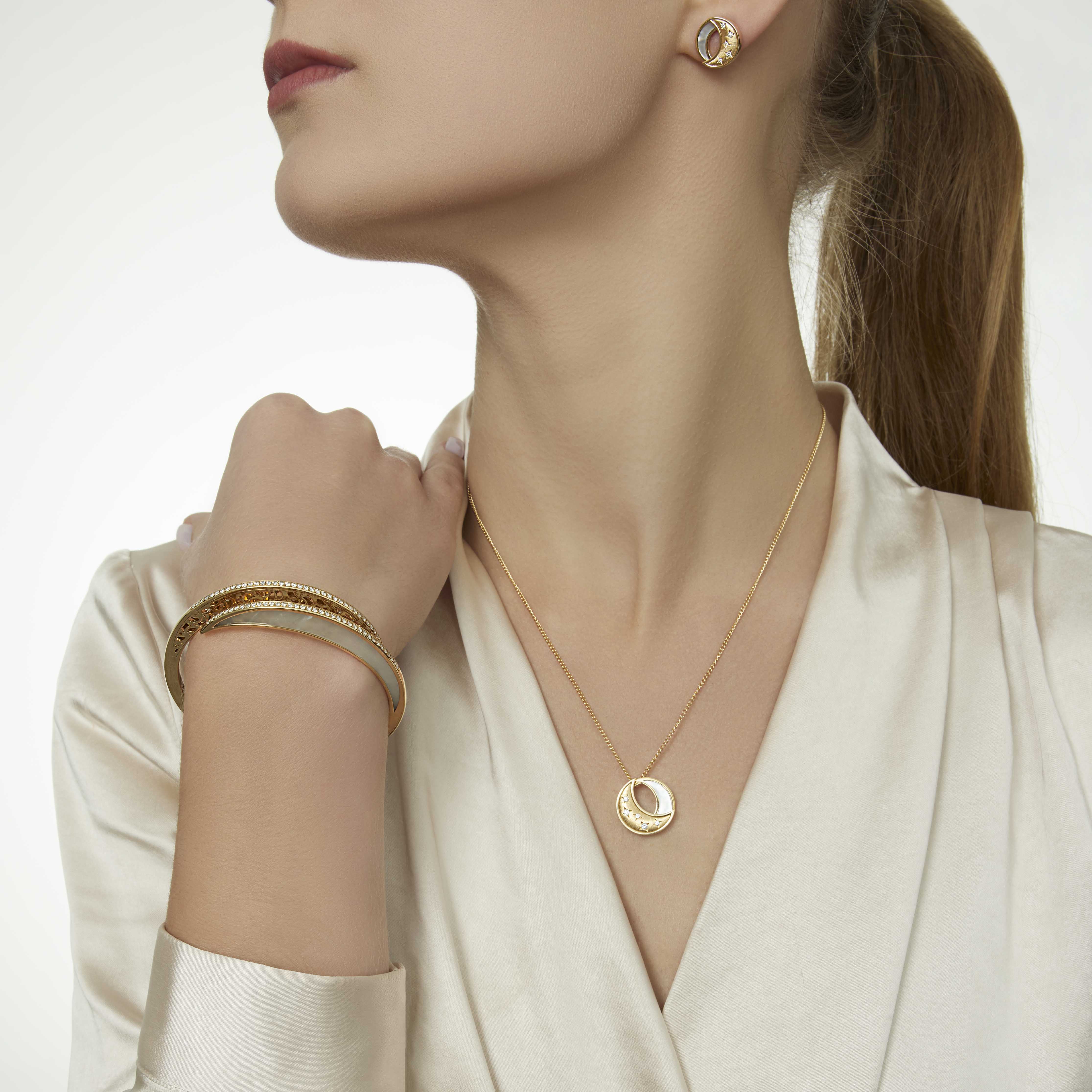 18K Yellow Gold Qamar Earrings With Diamond And Mother Of Pearl