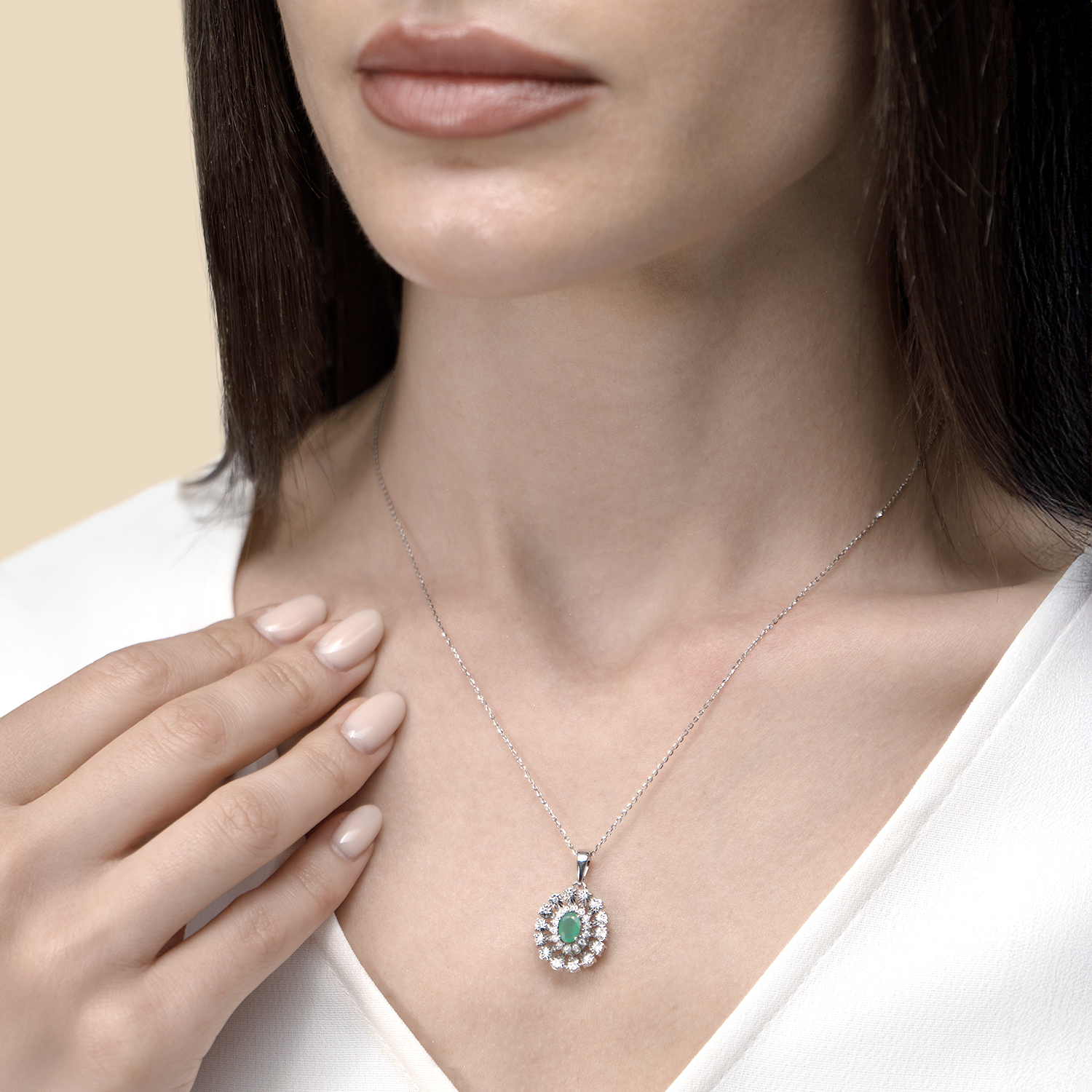 Diana Vivid 18k White Gold Diamond & Emerald Pendant