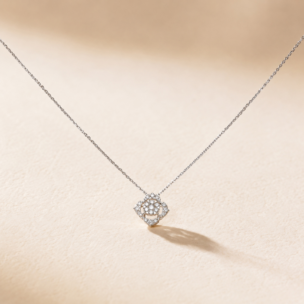 Frasera Pendant-Chain in 18K White Gold