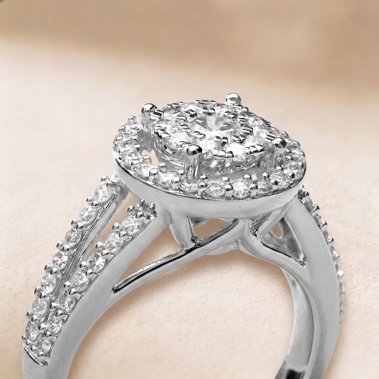Onesixeight Timeless 18k White Gold Diamond Ring
