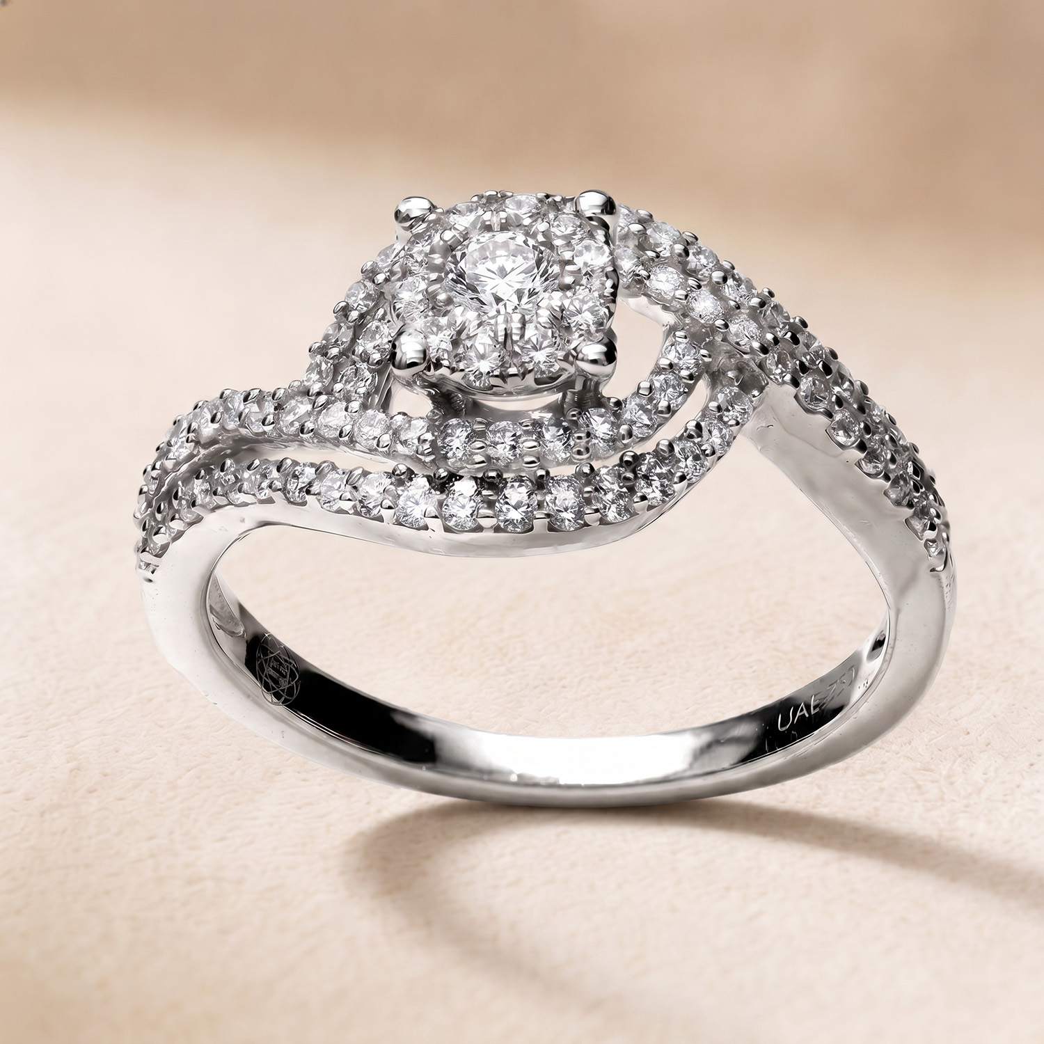 Onesixeight Timeless 18k White Gold Diamond Ring
