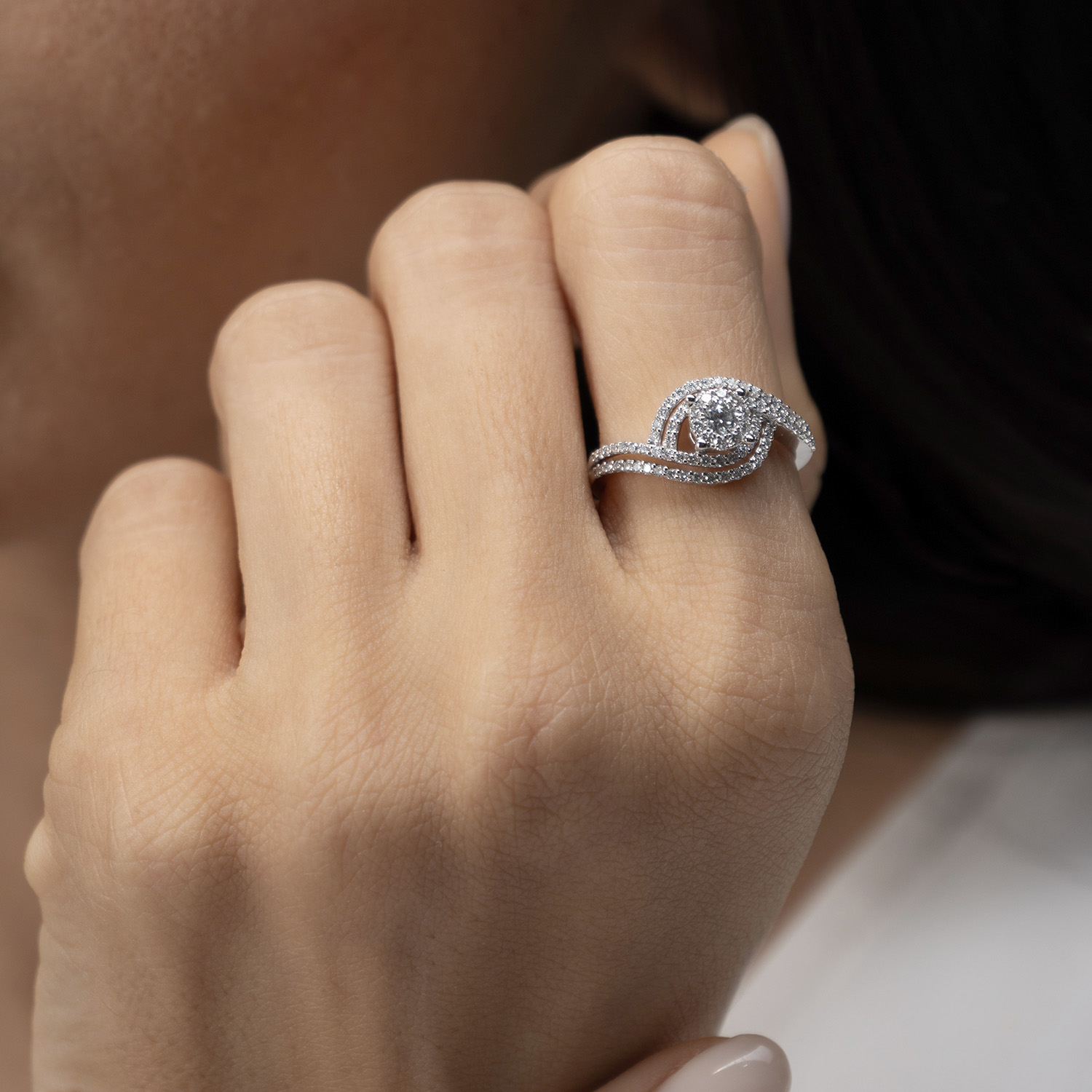 Onesixeight Timeless 18k White Gold Diamond Ring