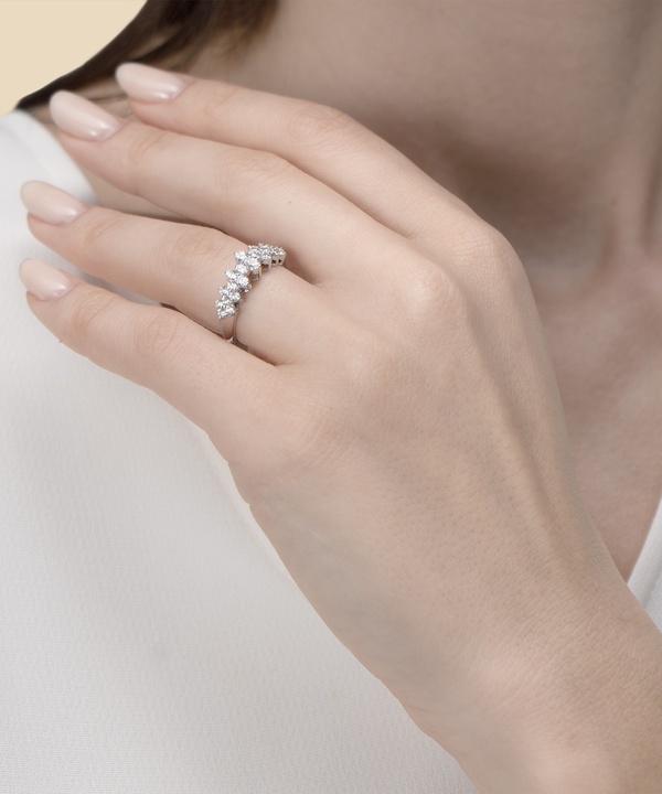 Pyramid 18k White Diamond Ring
