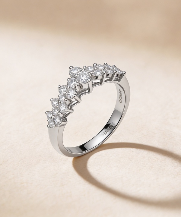 Pyramid 18k White Diamond Ring