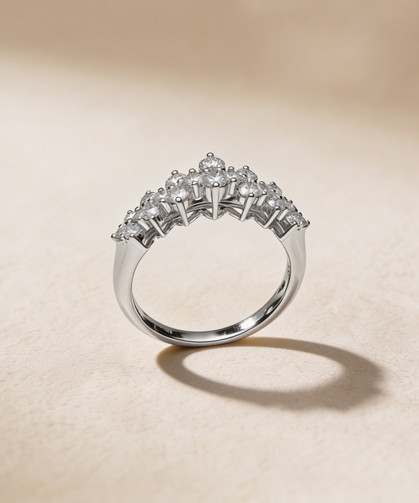 Pyramid 18k White Diamond Ring