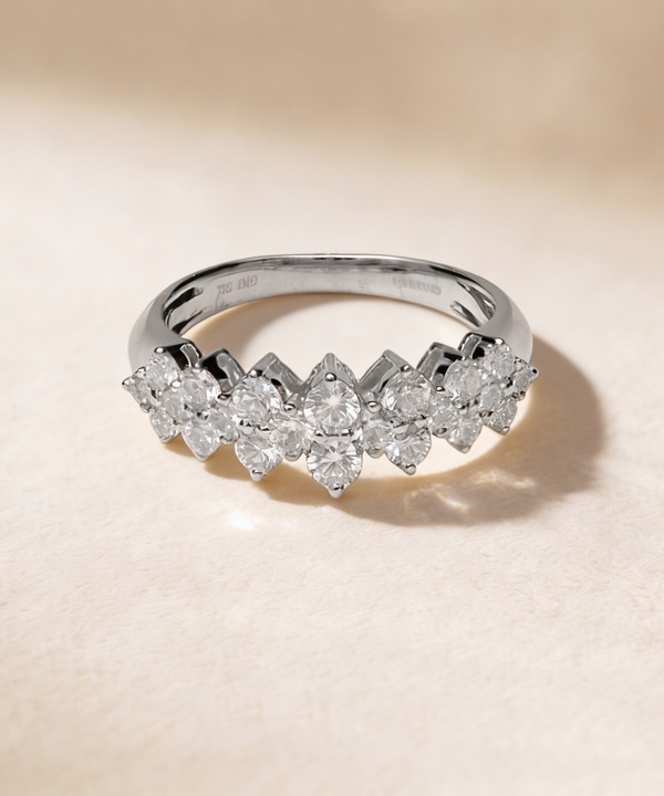 Pyramid 18k White Diamond Ring