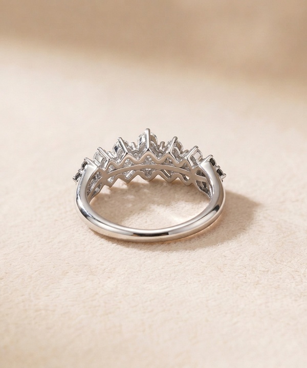 Pyramid 18k White Diamond Ring