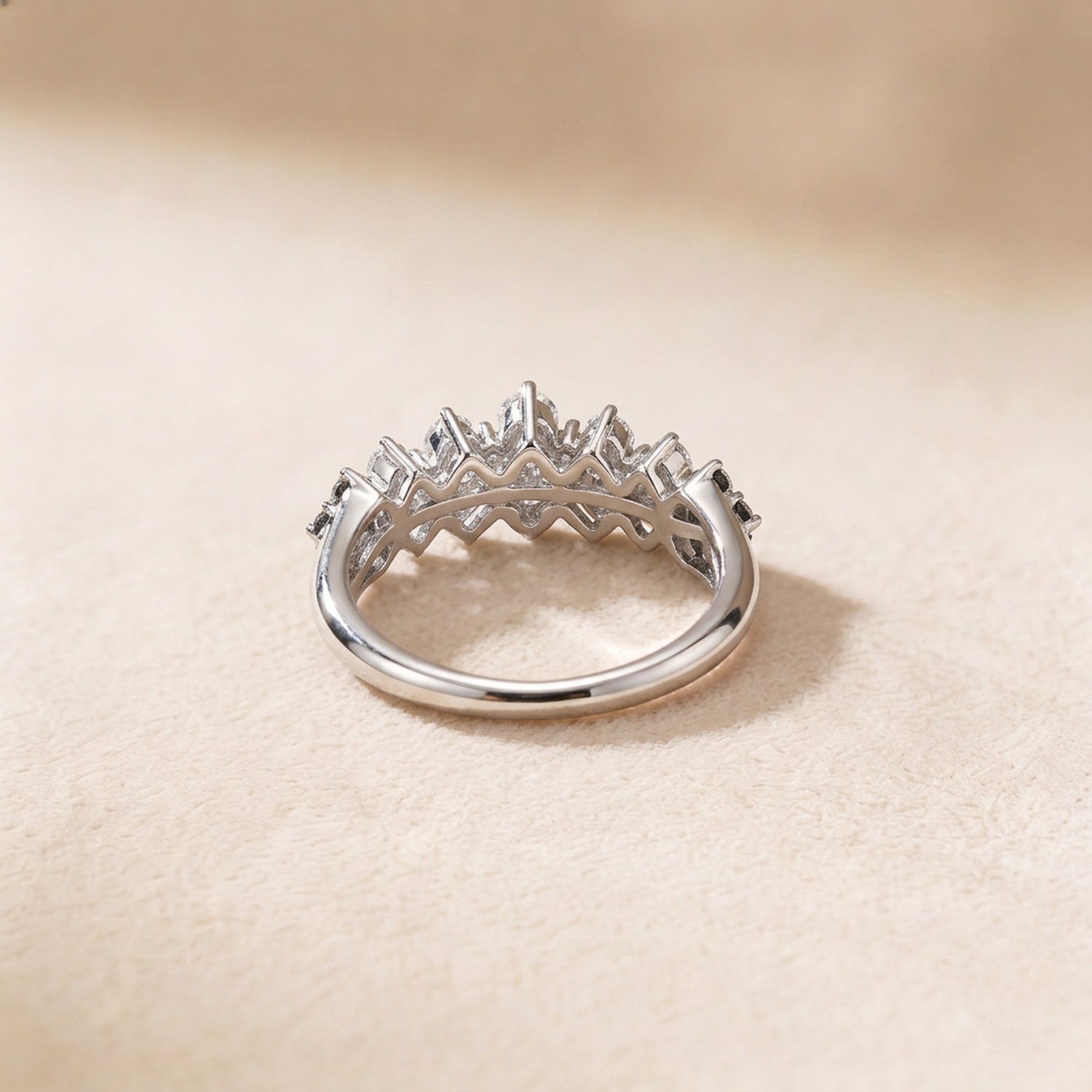 Pyramid 18k White Diamond Ring
