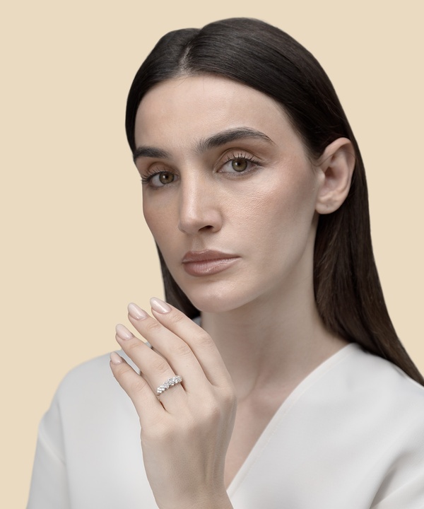 Pyramid 18k White Diamond Ring