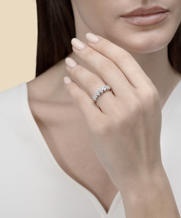 Pyramid 18k White Diamond Ring