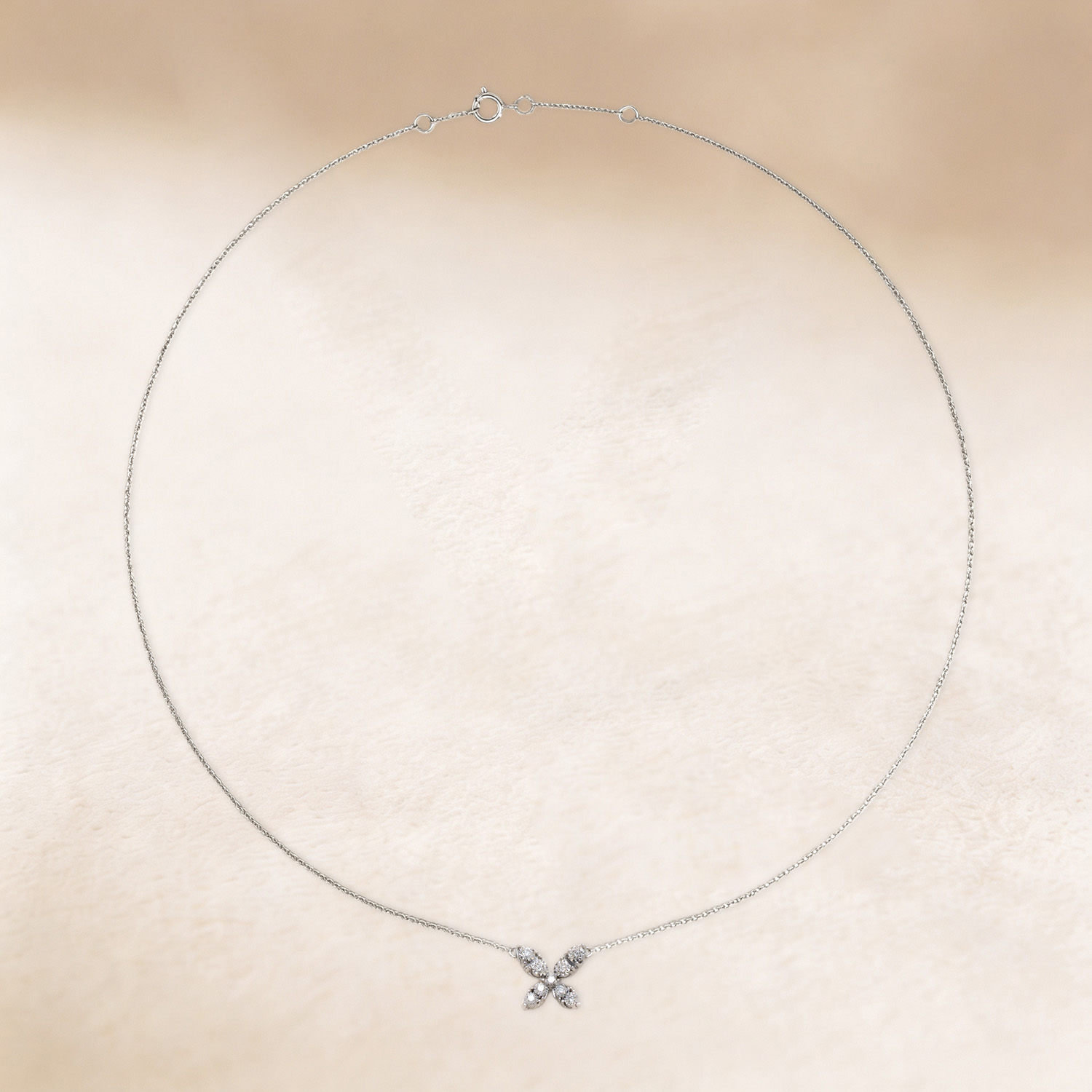 Youth 18K White Gold Diamond Flower Pendant Chain